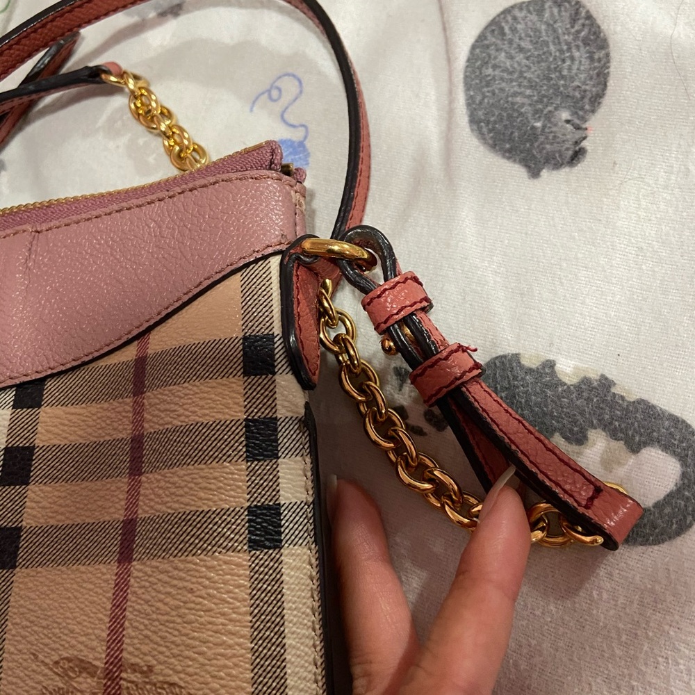 Burberry Haymarket pink/mauve leather crossbody - Picture 3 of 6
